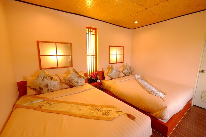 Room 12 of 65