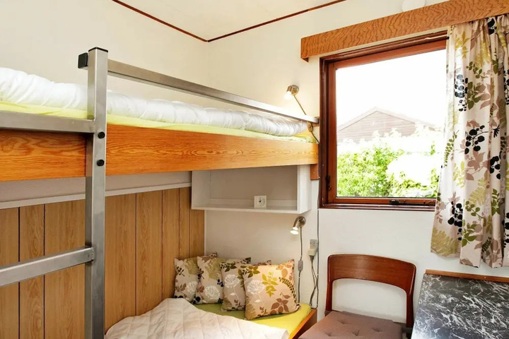 Room 4 of 17