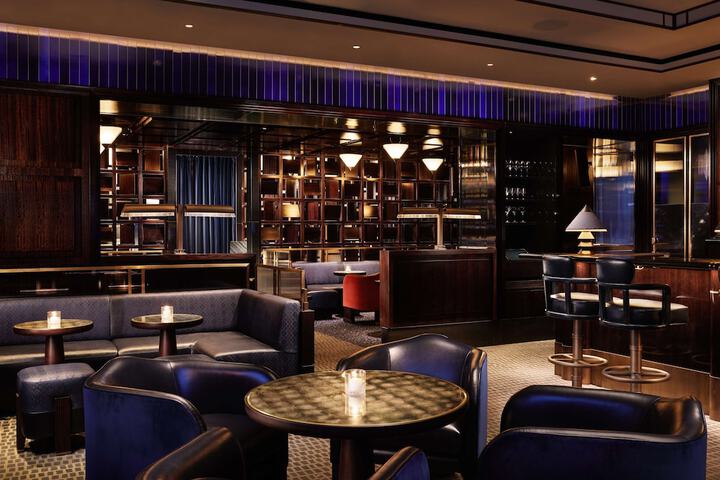 Lounge 70 of 82
