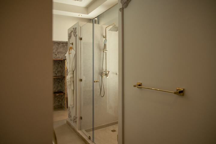 Room 90 of 152