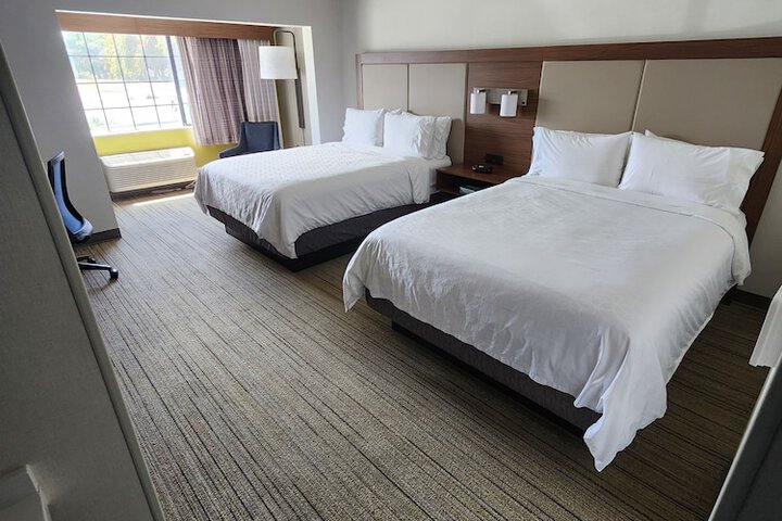 Room 13 of 35