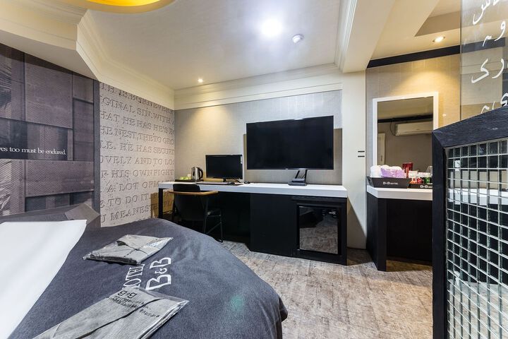 Room 54 of 57