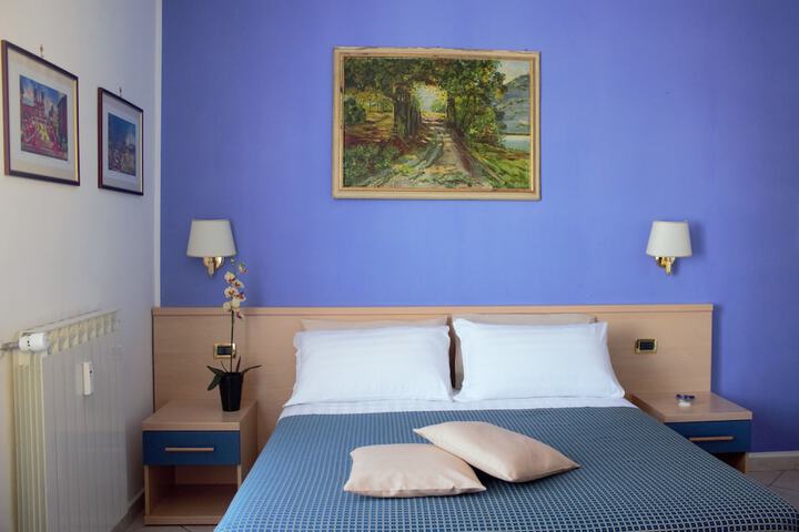 Room 12 of 33