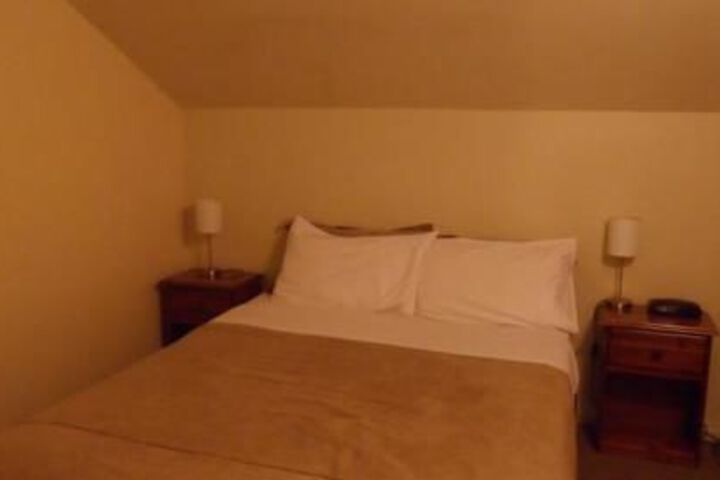 Room 6 of 42