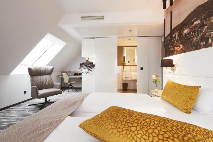 Room 7 of 27