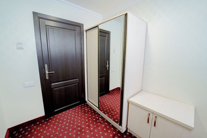 Room 23 of 80