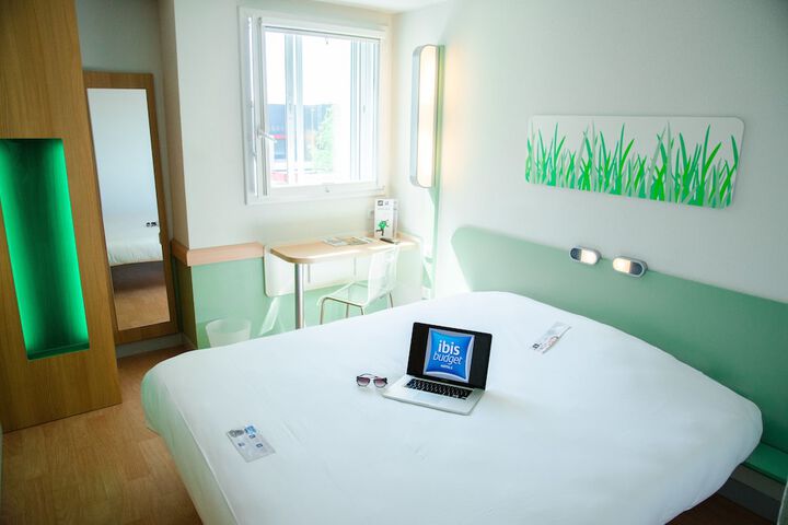 Room 4 of 25