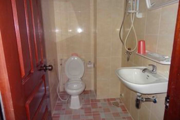 Room 4 of 38