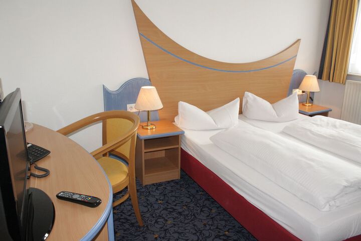 Room 7 of 42