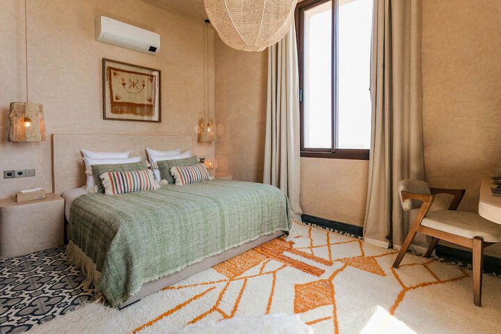 Room 42 of 80