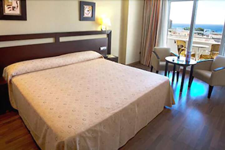 Room 10 of 34