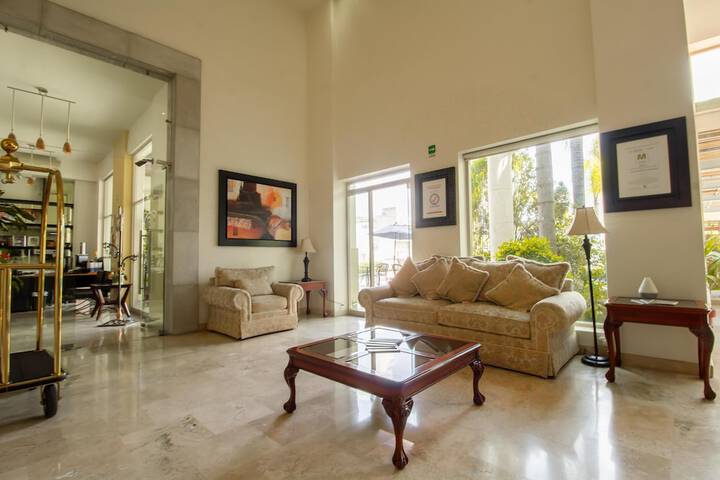 Entrance & Lobby
