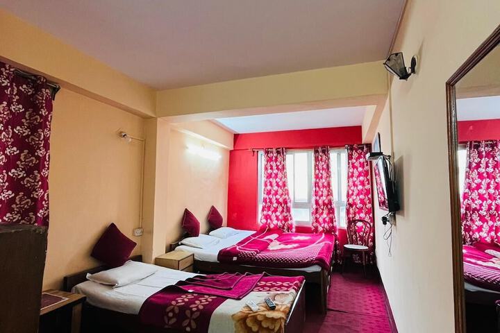 Room 16 of 28