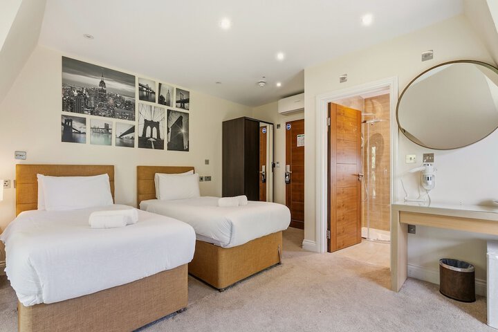 Room 70 of 103