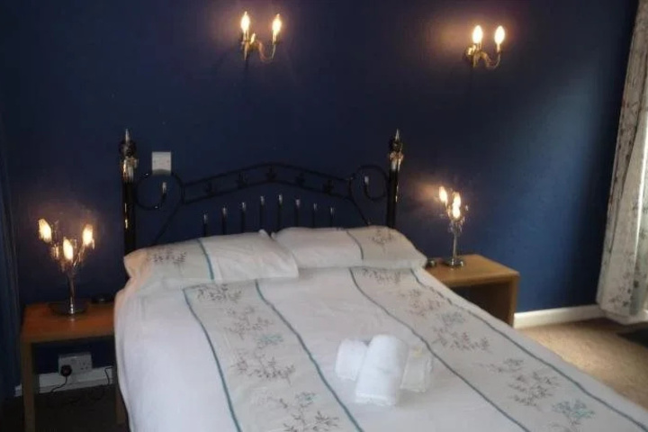 Room 2 of 17