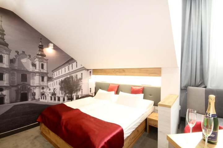 Room 15 of 52