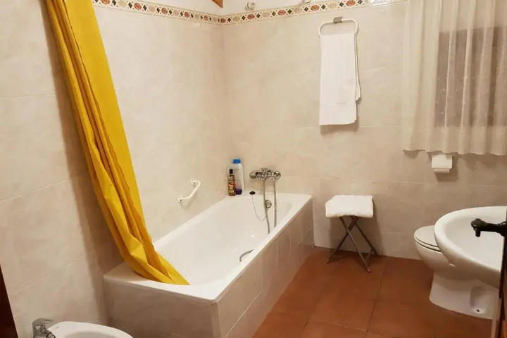 Room 4 of 12