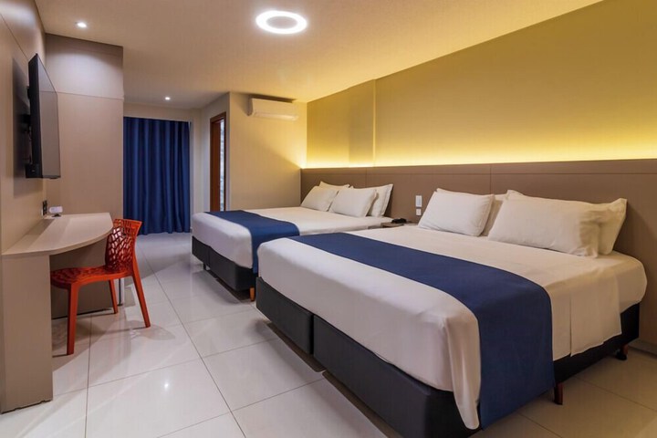 Room 30 of 102
