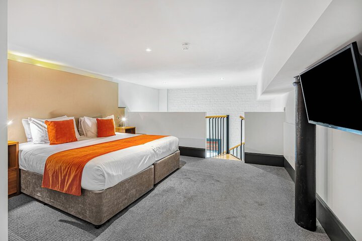 Room 43 of 106