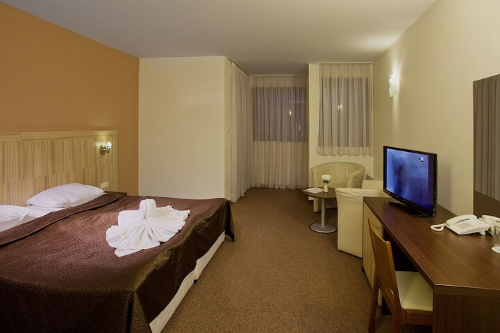 Room 16 of 132
