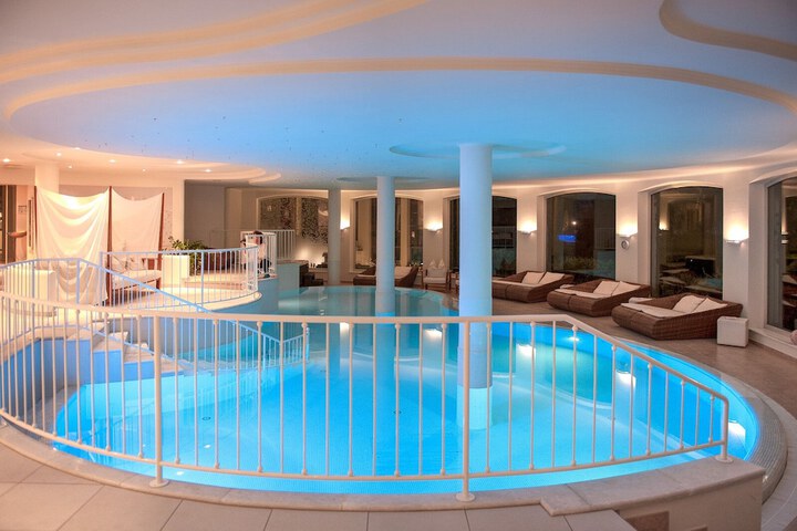Pool 60 of 136