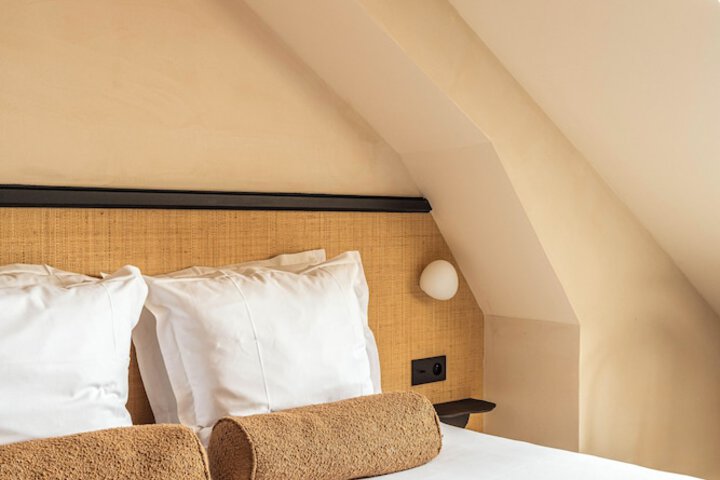 Room 16 of 42