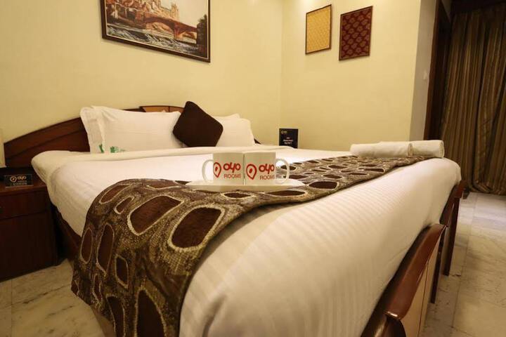 OYO PREMIUM JABALPUR RUSSEL CHOWK