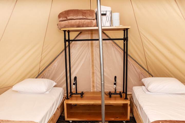 Room 8 of 106