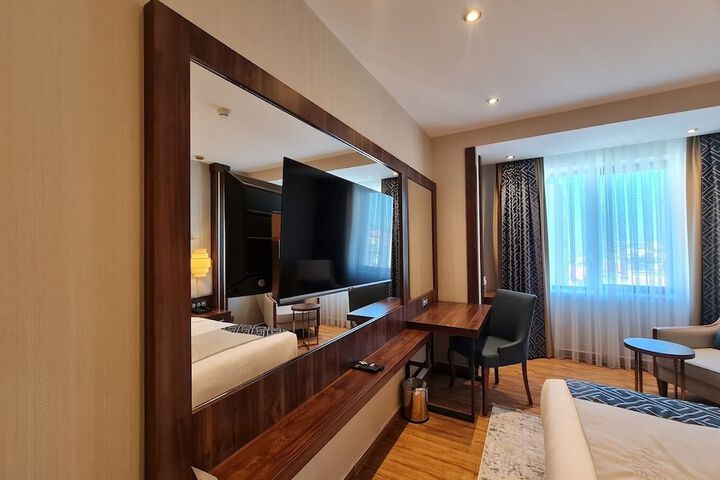Room 7 of 34