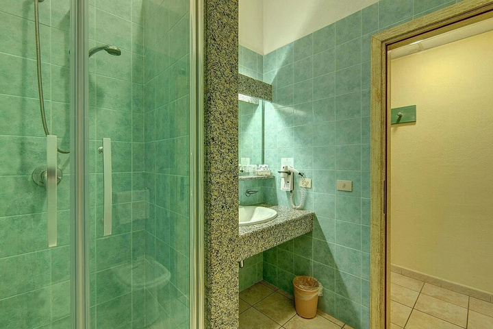 Room 5 of 14