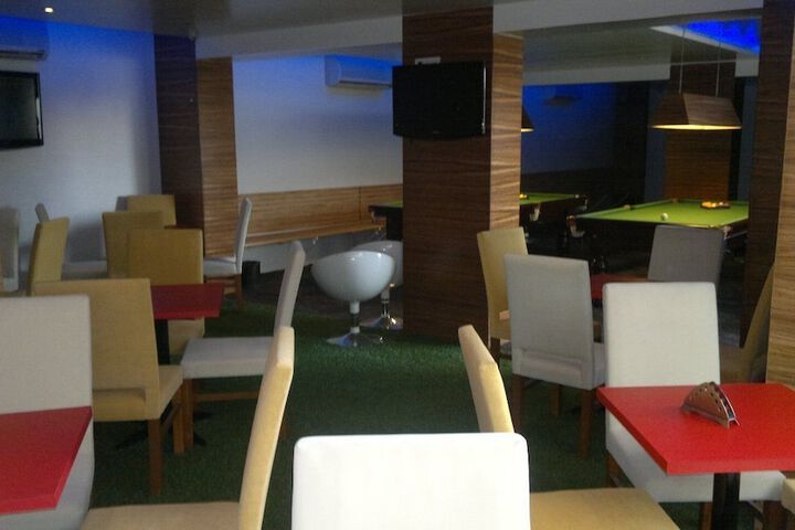 Lounge 53 of 59