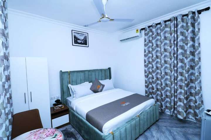 Room 6 of 44