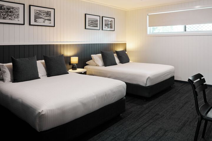 Room 3 of 32