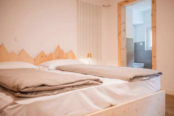 Room 10 of 42
