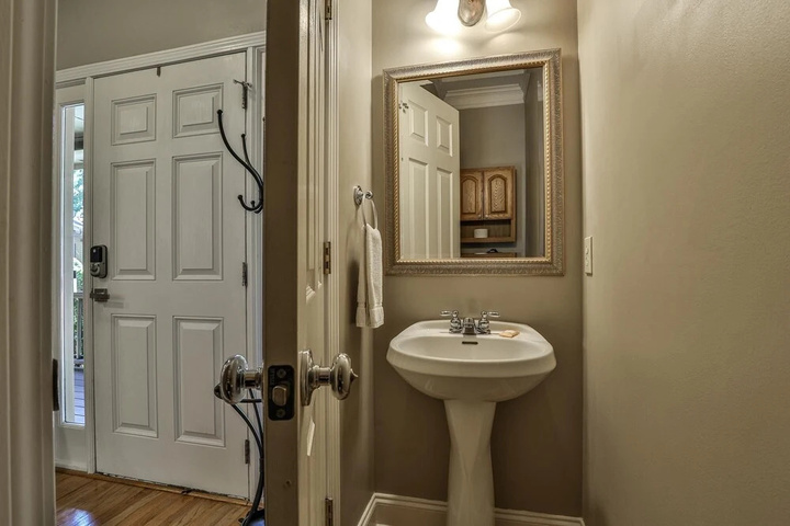 Room 9 of 26