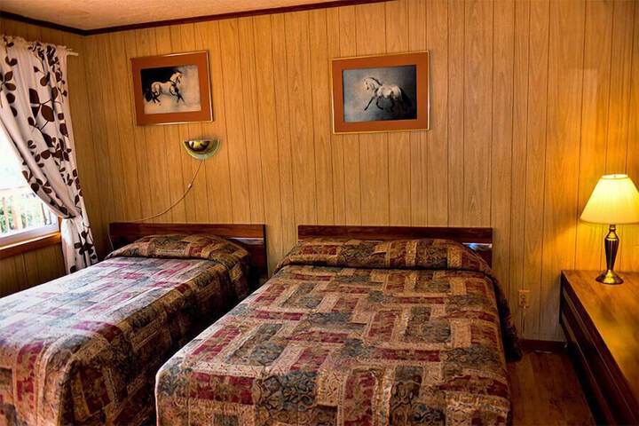 Room 6 of 100