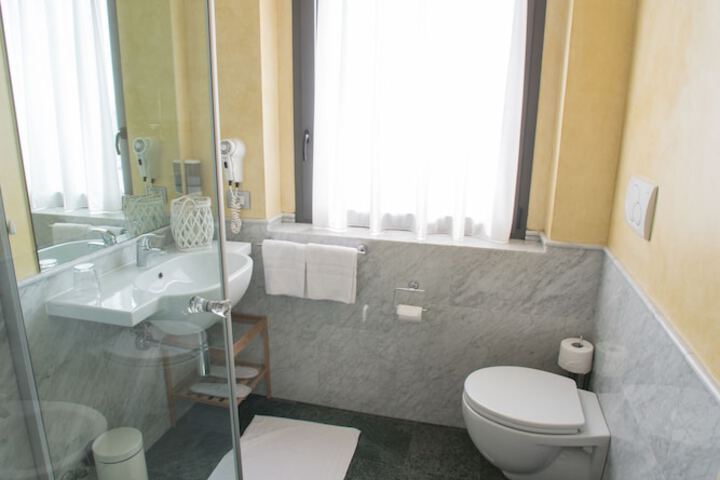 Room 15 of 22