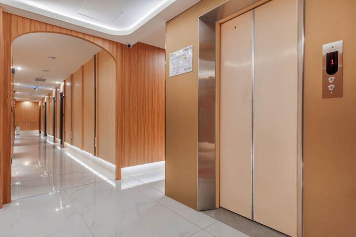 Ballroom/Hall 65 of 69