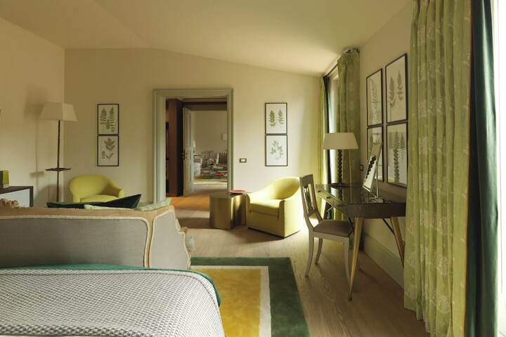 Room 205 of 533