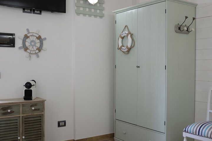 Room 10 of 11