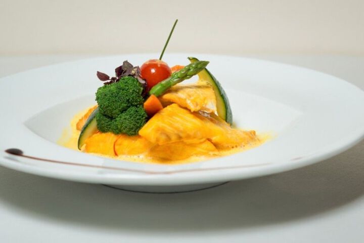Dining 24 of 77