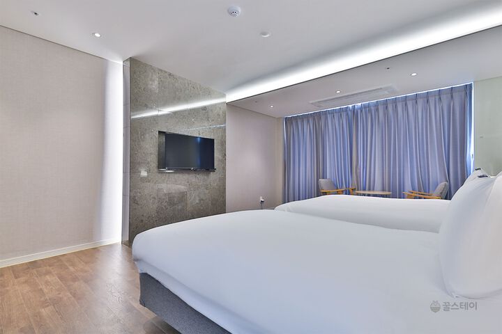 Room 63 of 108