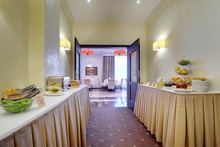 Breakfast buffet