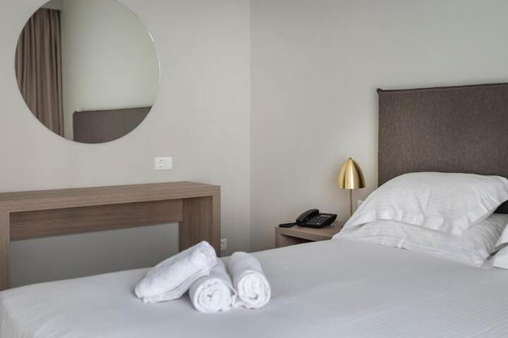 Room 5 of 28