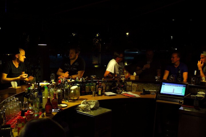 Lounge 53 of 87