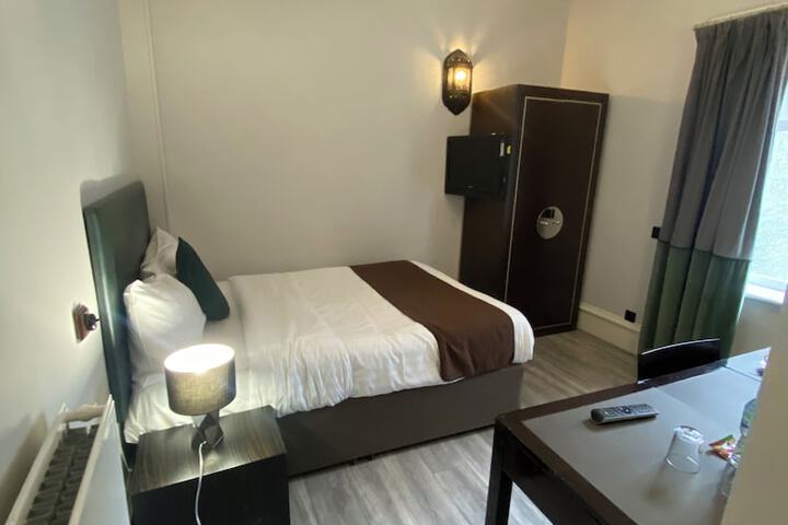 Room 44 of 86