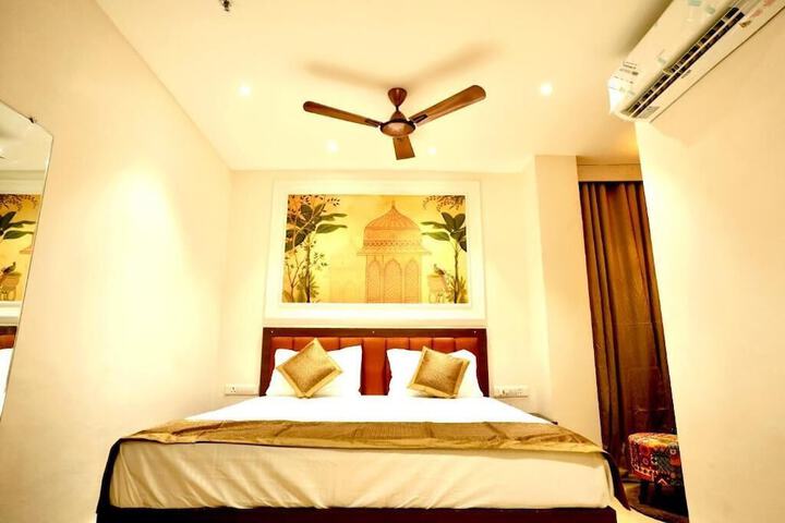 Room 10 of 25