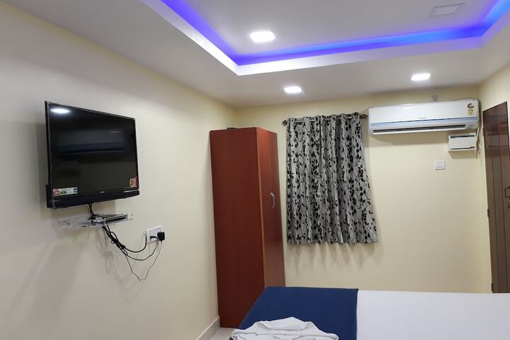 Room 13 of 82