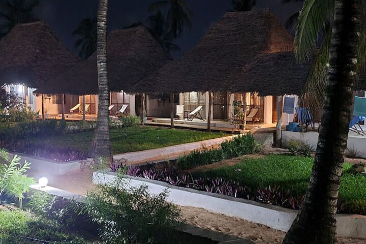 Hotel Exterior 90 of 96