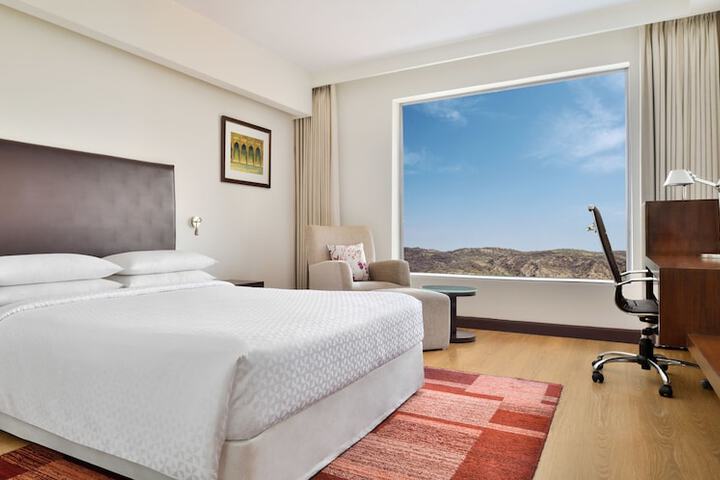 Room 5 of 42